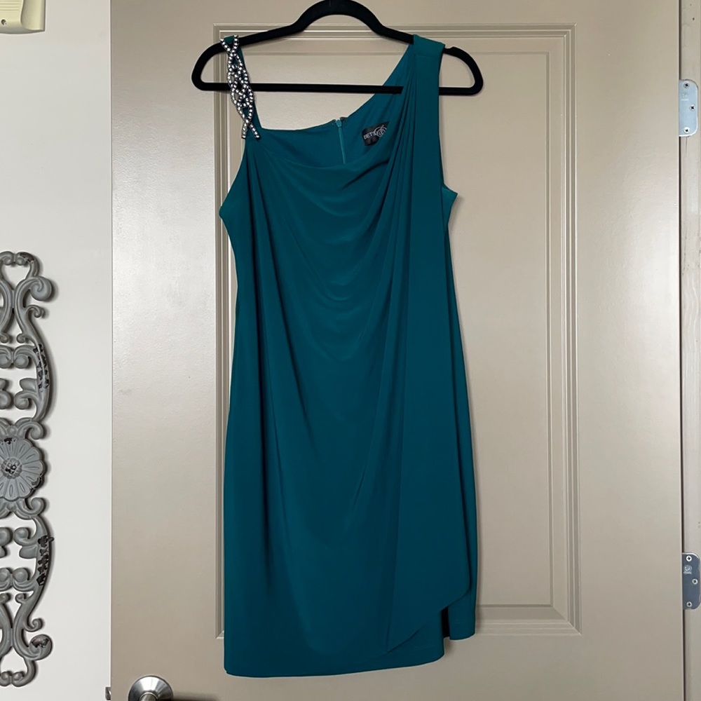 Betsy & Adam green rhinestone detail evening dress